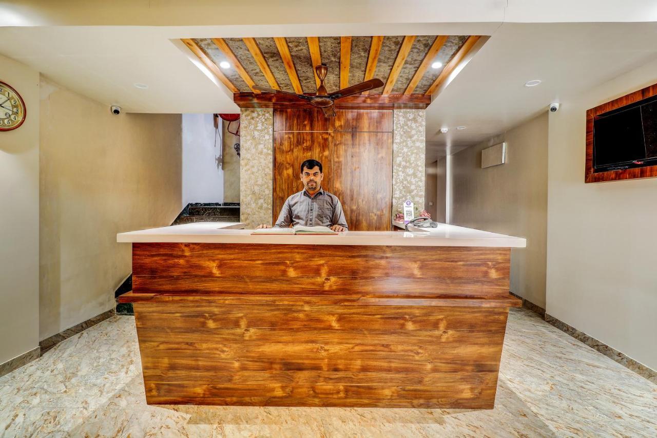 Hotel Apratim Lodging & Boarding Ulhāsnagar المظهر الخارجي الصورة