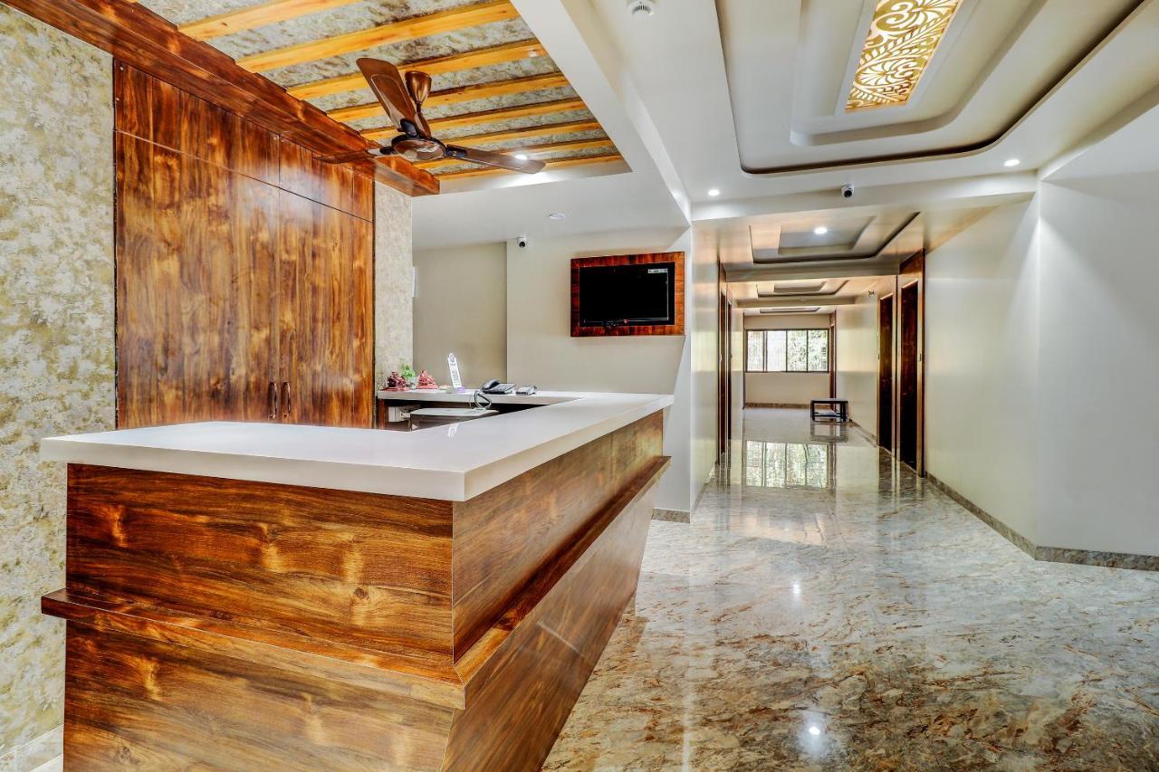 Hotel Apratim Lodging & Boarding Ulhāsnagar المظهر الخارجي الصورة