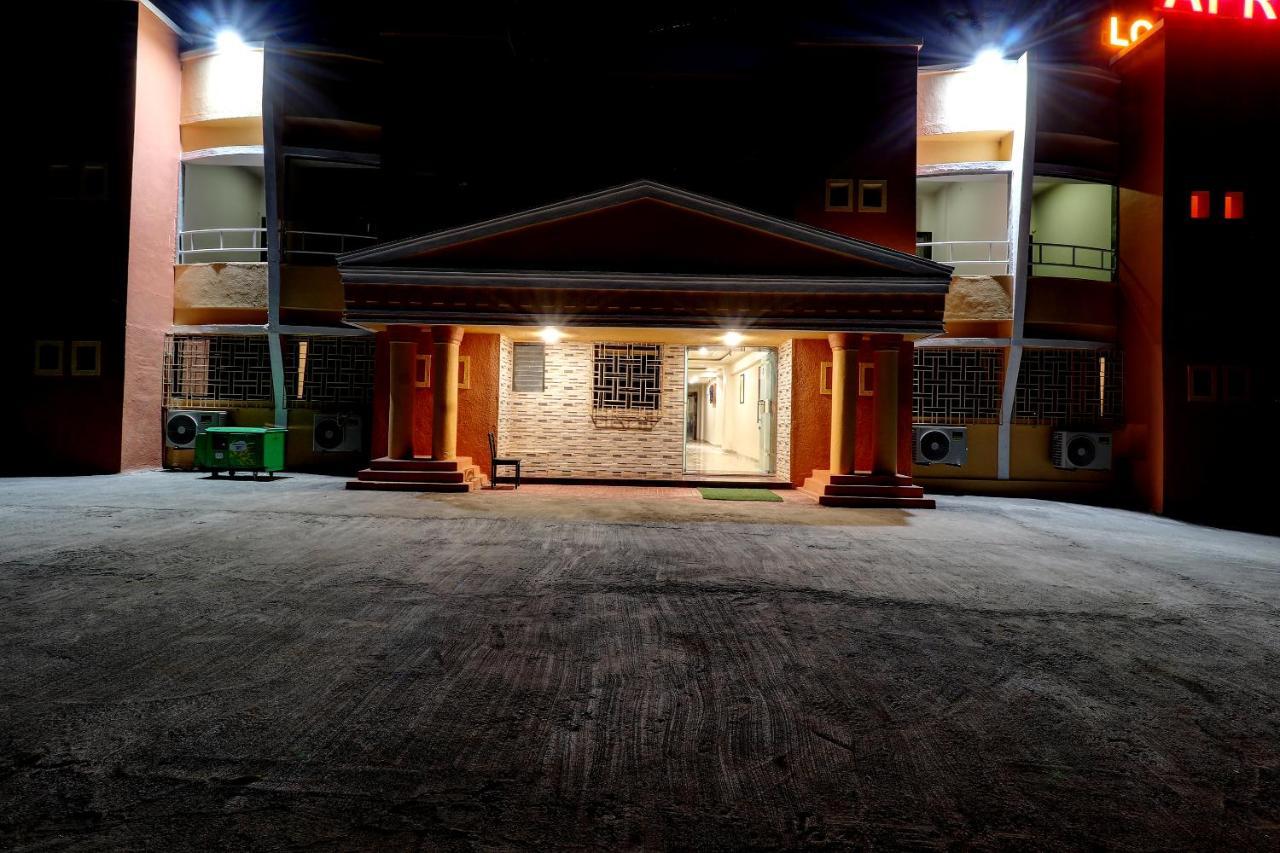 Hotel Apratim Lodging & Boarding Ulhāsnagar المظهر الخارجي الصورة