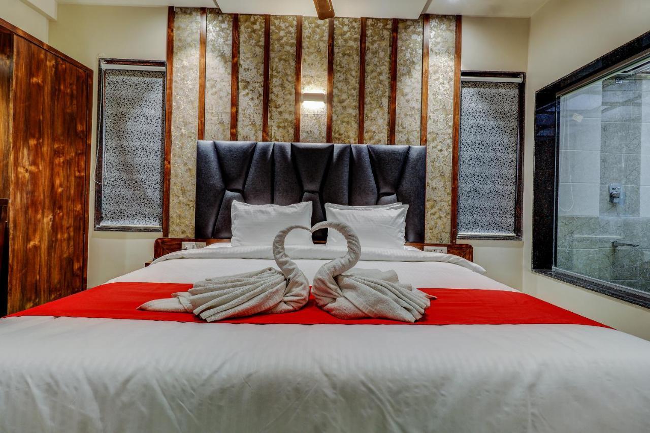Hotel Apratim Lodging & Boarding Ulhāsnagar المظهر الخارجي الصورة