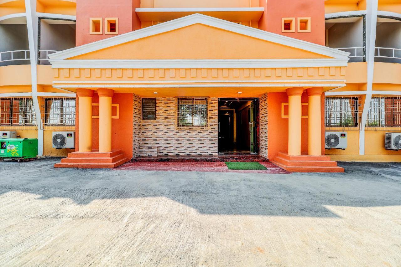 Hotel Apratim Lodging & Boarding Ulhāsnagar المظهر الخارجي الصورة