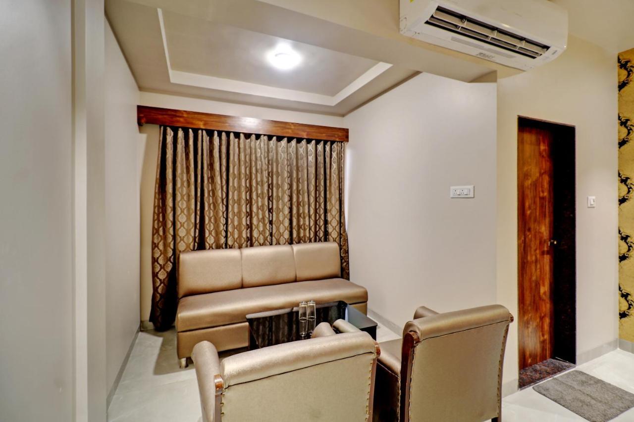 Hotel Apratim Lodging & Boarding Ulhāsnagar المظهر الخارجي الصورة