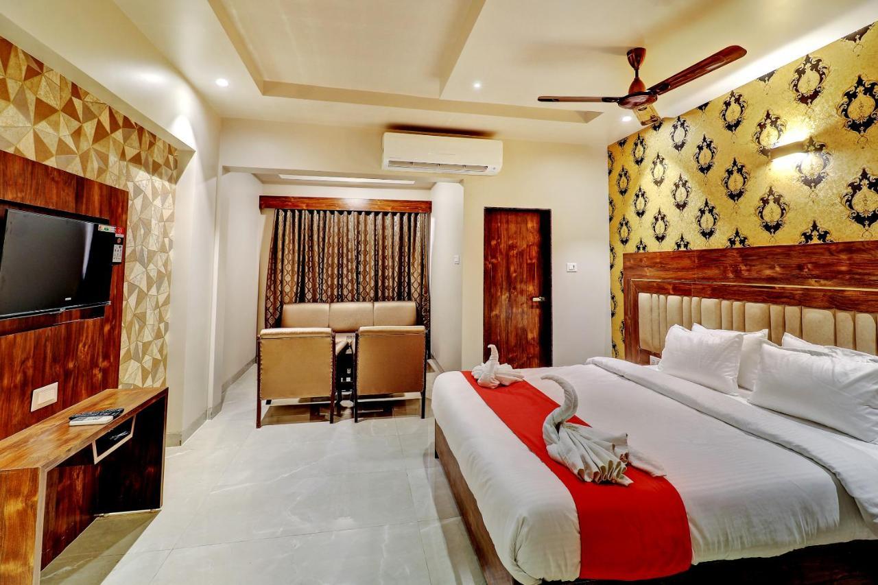 Hotel Apratim Lodging & Boarding Ulhāsnagar المظهر الخارجي الصورة