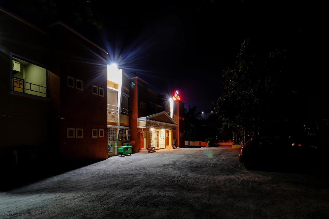 Hotel Apratim Lodging & Boarding Ulhāsnagar المظهر الخارجي الصورة
