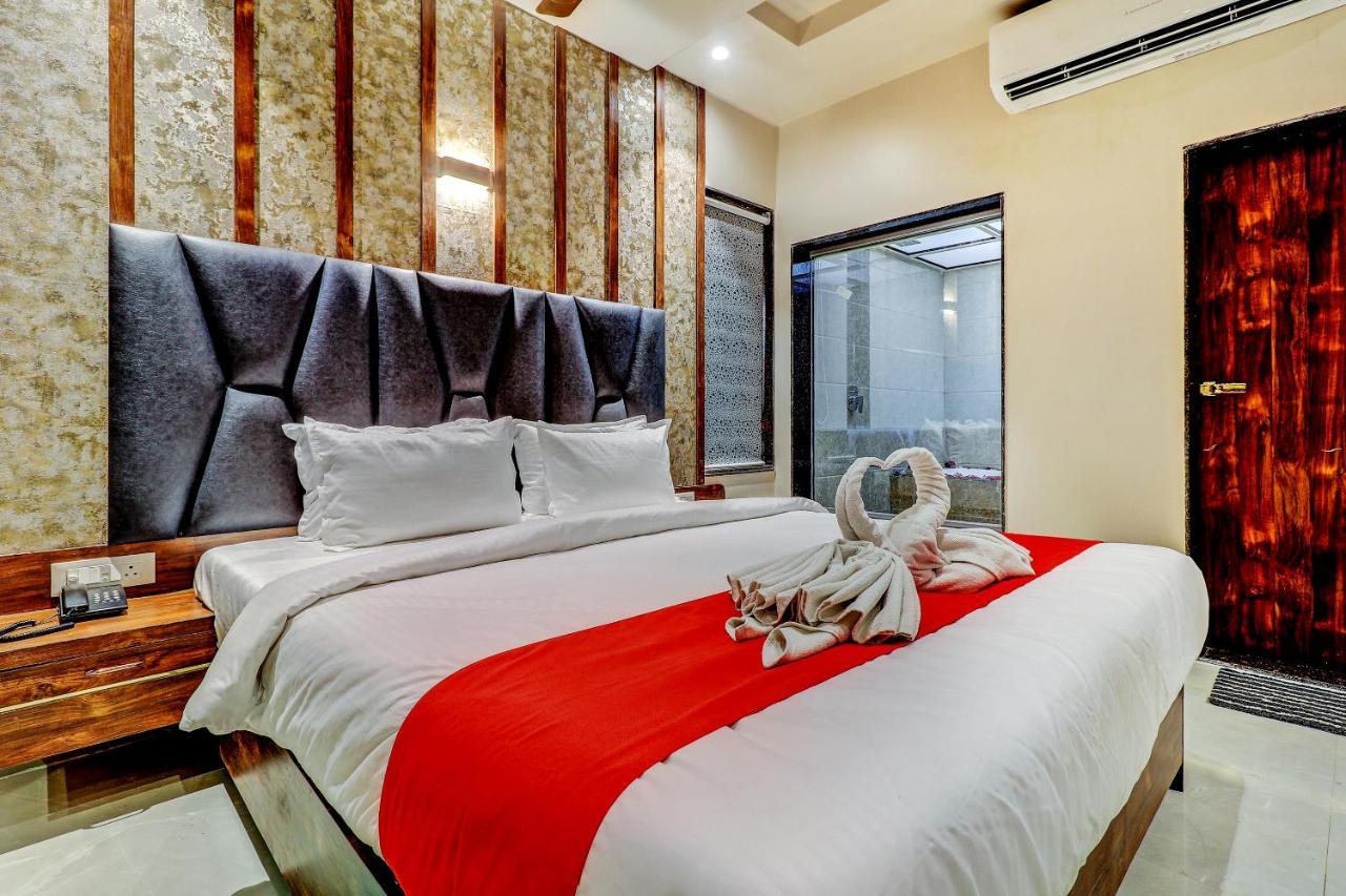 Hotel Apratim Lodging & Boarding Ulhāsnagar المظهر الخارجي الصورة