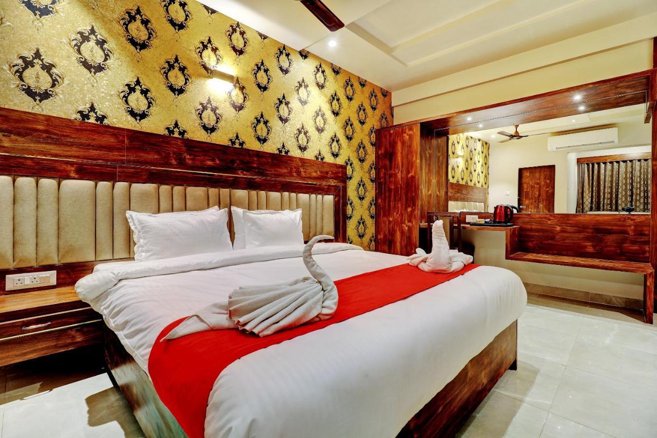Hotel Apratim Lodging & Boarding Ulhāsnagar المظهر الخارجي الصورة