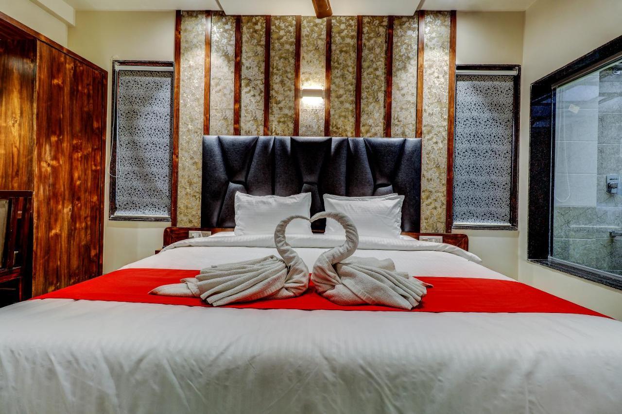 Hotel Apratim Lodging & Boarding Ulhāsnagar المظهر الخارجي الصورة