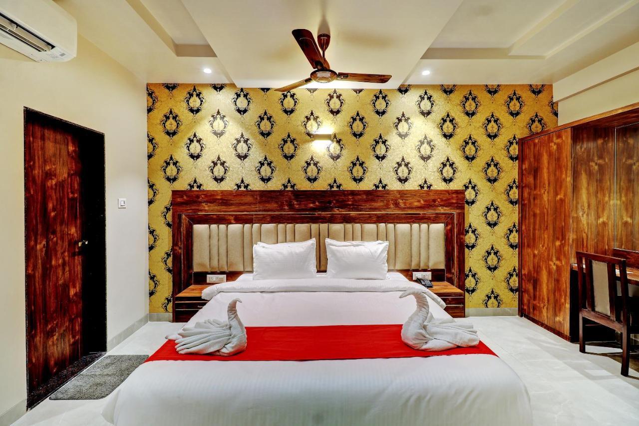 Hotel Apratim Lodging & Boarding Ulhāsnagar المظهر الخارجي الصورة