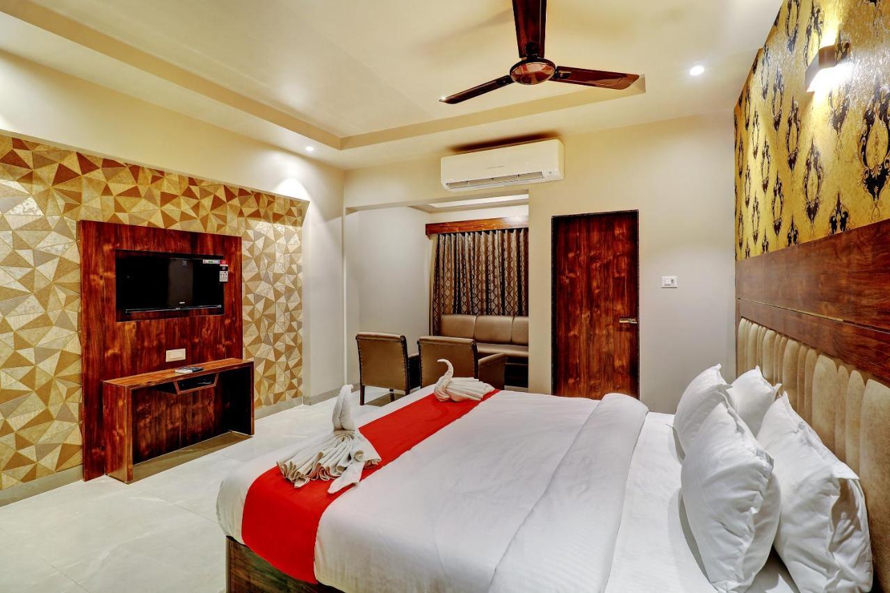 Hotel Apratim Lodging & Boarding Ulhāsnagar المظهر الخارجي الصورة