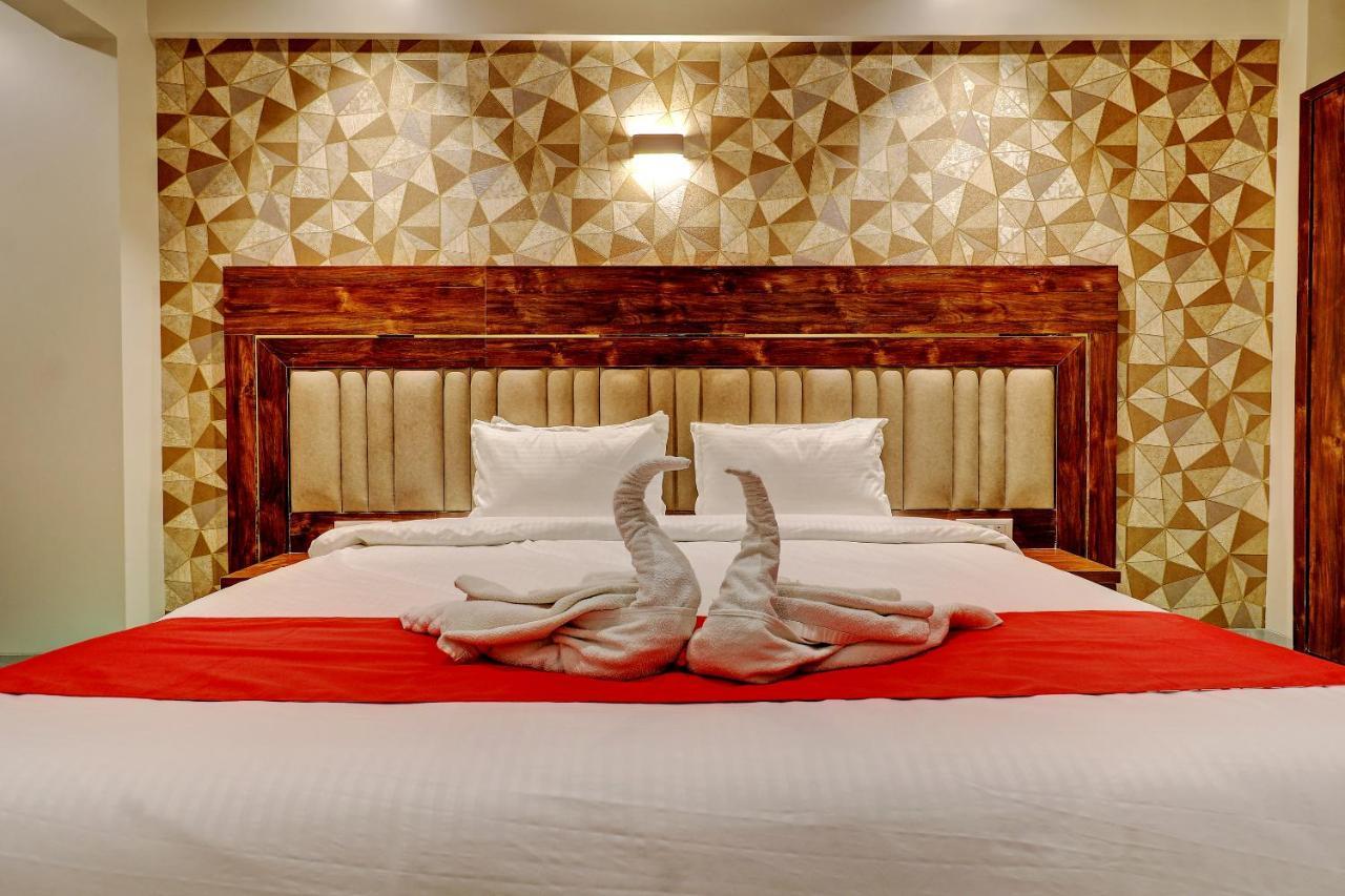 Hotel Apratim Lodging & Boarding Ulhāsnagar المظهر الخارجي الصورة