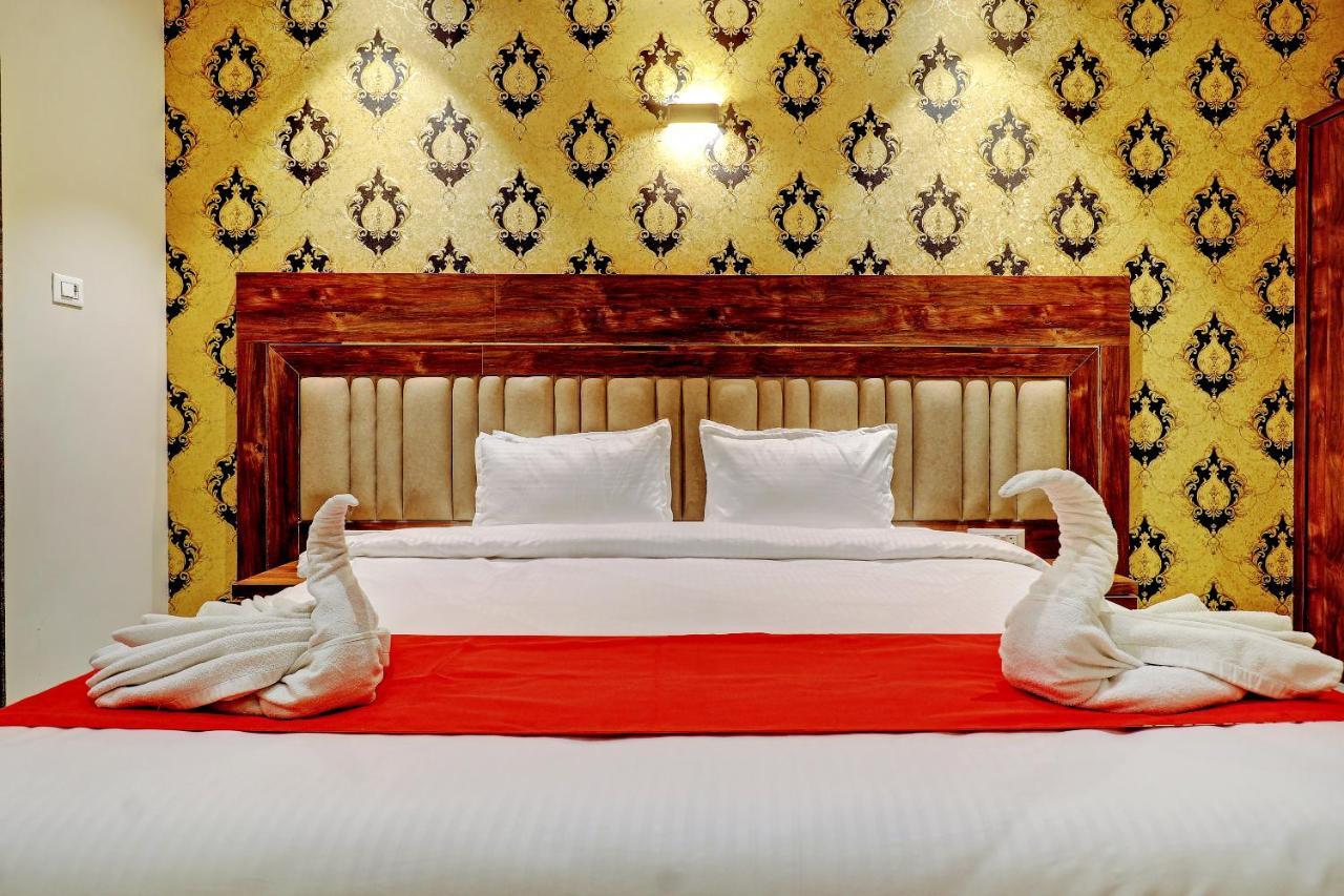 Hotel Apratim Lodging & Boarding Ulhāsnagar المظهر الخارجي الصورة