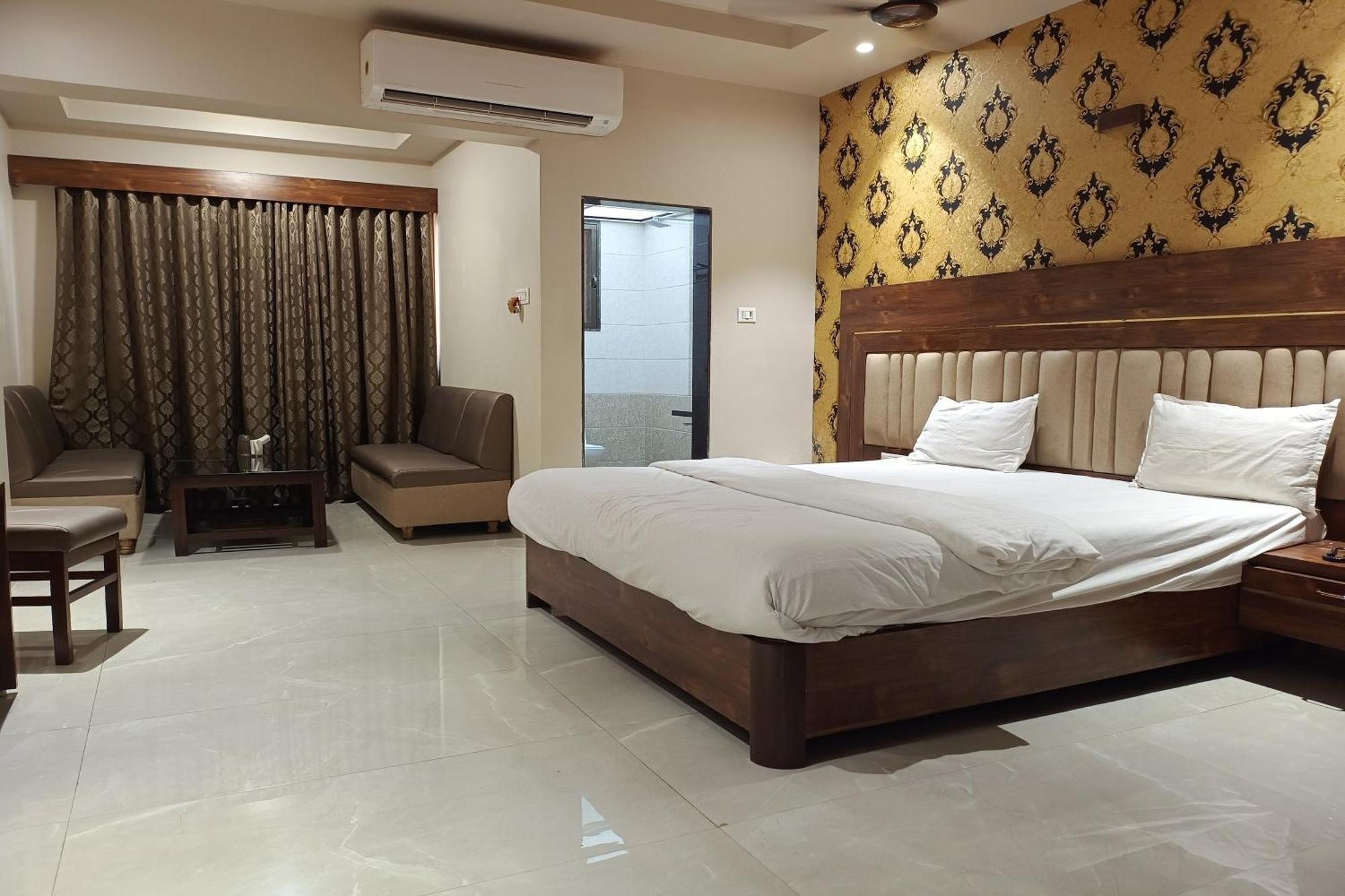Hotel Apratim Lodging & Boarding Ulhāsnagar المظهر الخارجي الصورة