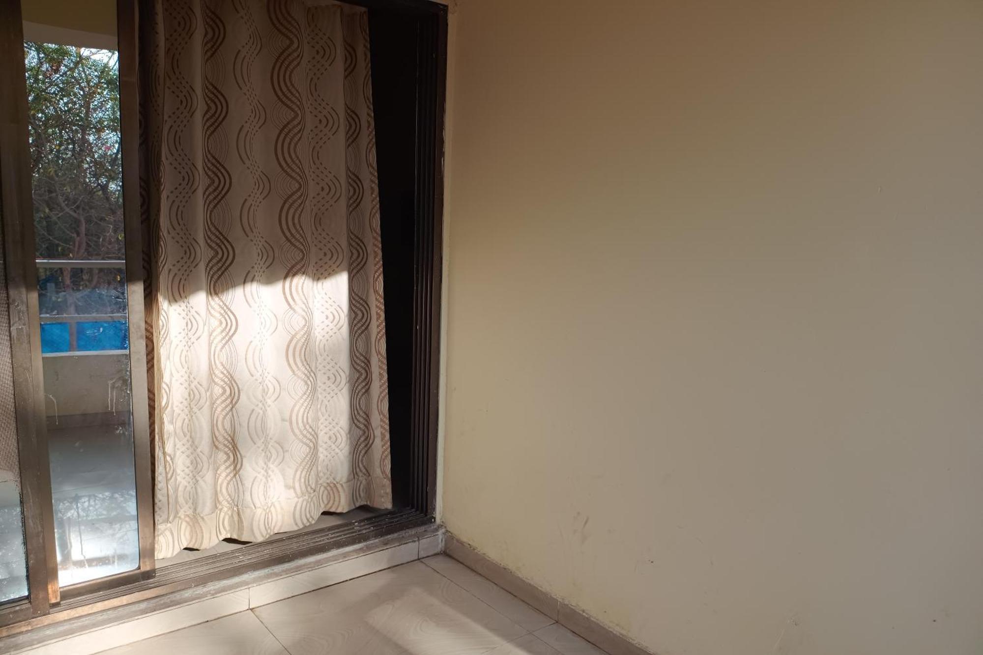 Hotel Apratim Lodging & Boarding Ulhāsnagar المظهر الخارجي الصورة