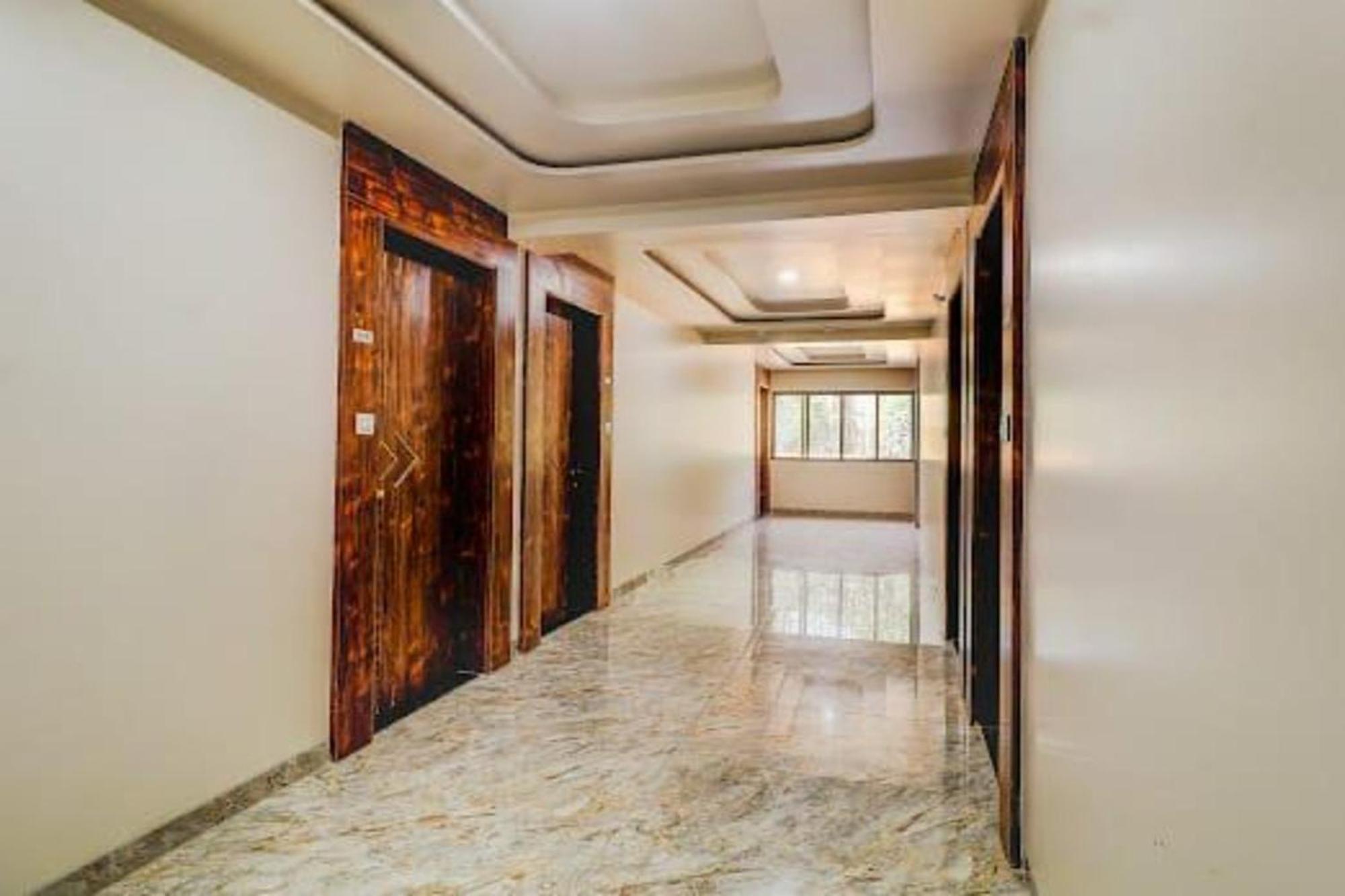 Hotel Apratim Lodging & Boarding Ulhāsnagar المظهر الخارجي الصورة